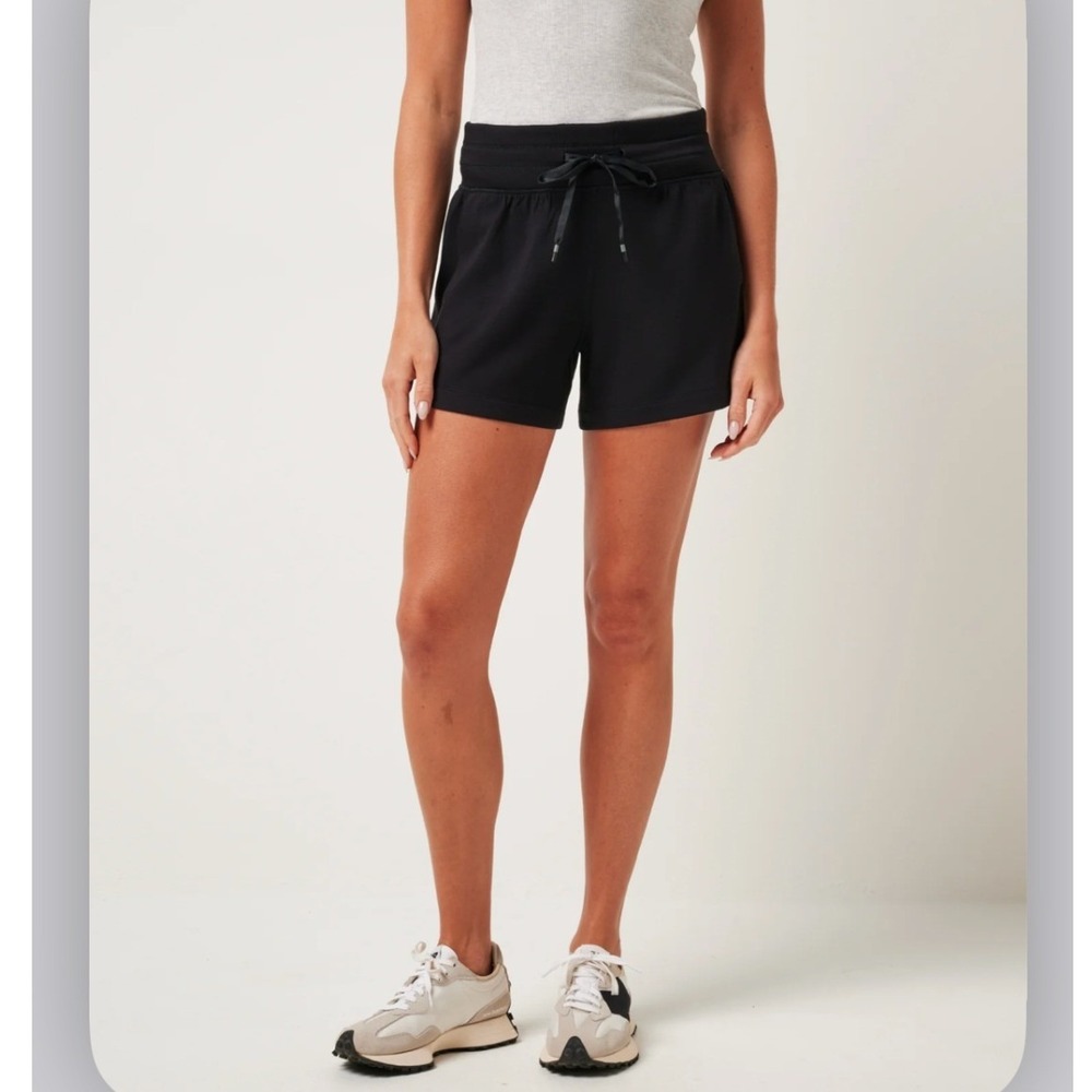 Travis Mathew Shorts Moveknit Tie Short M Black Soft High Rise 4" Inseam